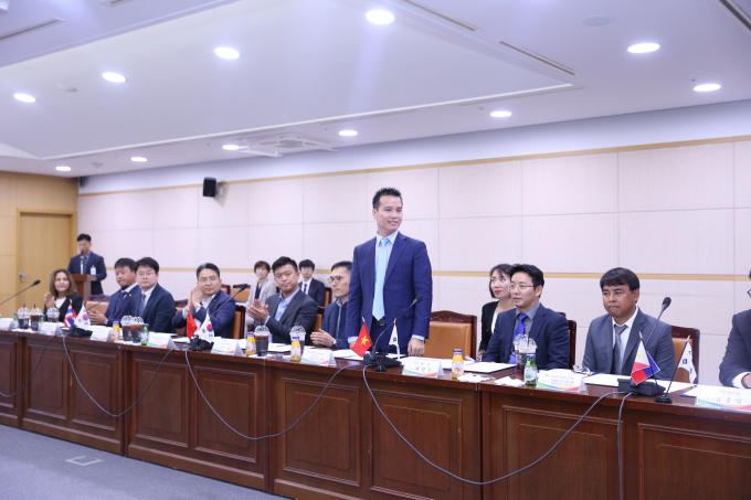 CEO Maxcos phát biểu trong hội nghị tại Hàn Quốc.