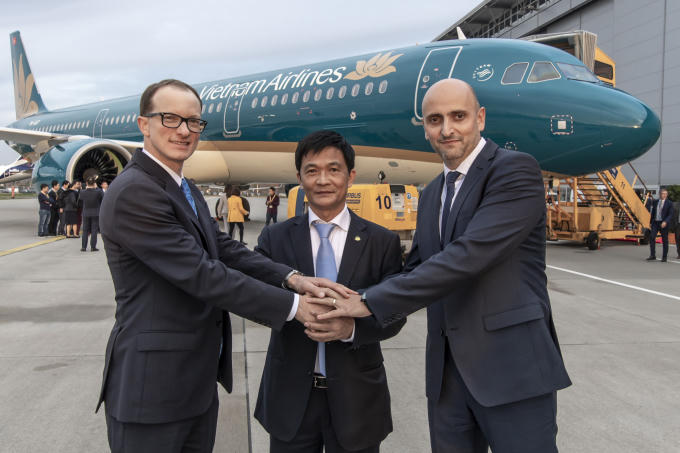 Airbus A321neo là phiên bản cải tiến của A321ceo - máy bay thân hẹp chủ lực hiện tại của Vietnam Airlines với đội bay 58 chiếc. Với nhiều ưu điểm vượt trội, A321neo hứa hẹn sẽ mang đến những trải nghiệm mới mẻ cho hành khách.