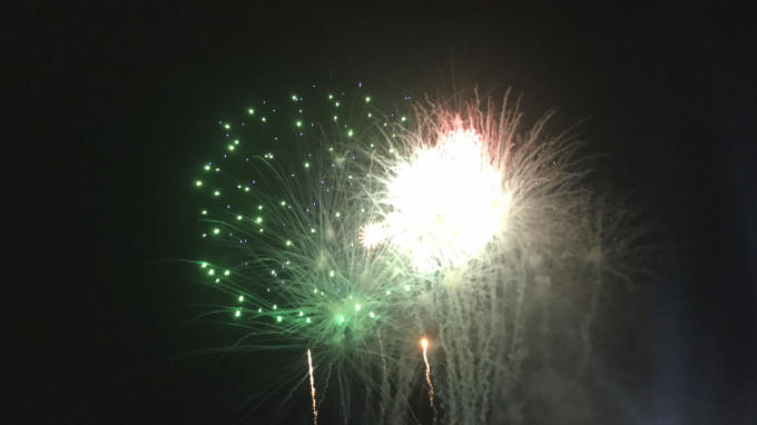 Màn pháo hoa vô cùng ấn tượng kéo dài khoảng 15 phút là một điểm nhấn trong chương trình.