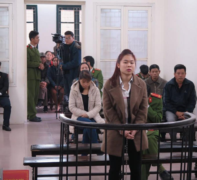 Bị cáo trước vành móng ngựa.