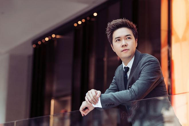 Lê Hiếu được khán giảgọi với cái tên "Hoàng tử hát tình ca"