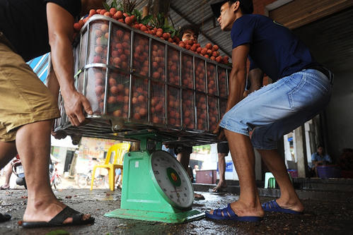 Chủ tịch huyện Lục Ngạn khuyên tiểu thương đừng
