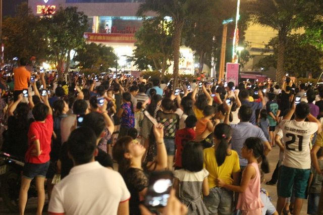 Màn bắn pháo hoa rực rỡ mừng TP Hà Tĩnh lên đô thị loại II