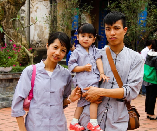 Gia Đình anh Đặng Văn Nghĩa (Hải An- Hải Phòng) đã về chùa 2 ngày này để chờ đón phật ngọc.