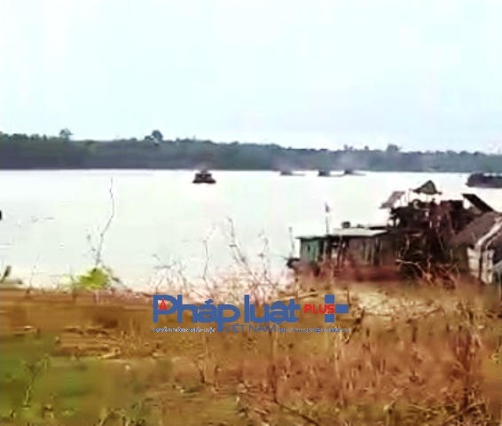 Có 11 đơn vị được cấp phép khai thác cát trên sông Lô.