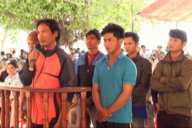 Các bị cáo tại phiên tòa xét xử lưu động.