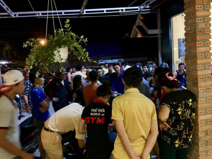 Ngay sau đó lực lượng chức năng đã có mặt để xử lý vụ việc