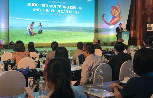 Hội thảo “Bước tiến mới trong điều trị ung thư vú di căn HER2 dương tính” ngày 5/11.