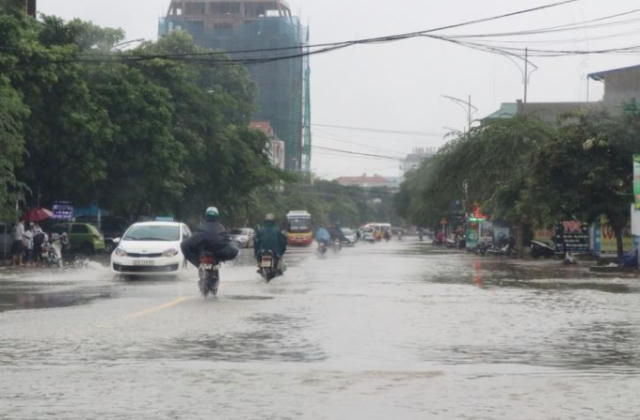 Thời tiết hôm nay (19/10): Miền Trung tiếp tục mưa lũ lớn, Bắc Bộ có mưa lạnh