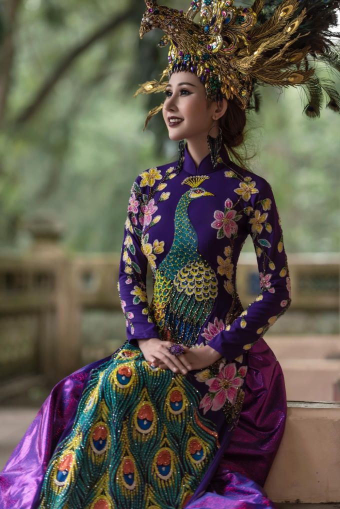 Ấn tượng với bộ Quốc phục “Khổng Tước” của đại diện Việt Nam tại Miss Asia World