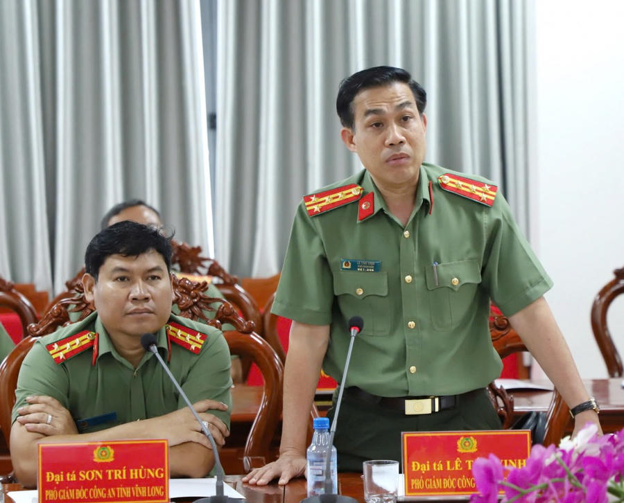 Đại tá Lê Tấn Vinh – Phó Giám đốc Công an tỉnh Cà Mau phát biểu, thống nhất cao với chủ trương xây dựng nhà trường.
