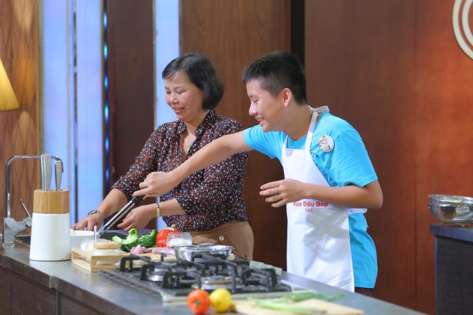 Đức Hải và mẹ hào hứng với thử thách.