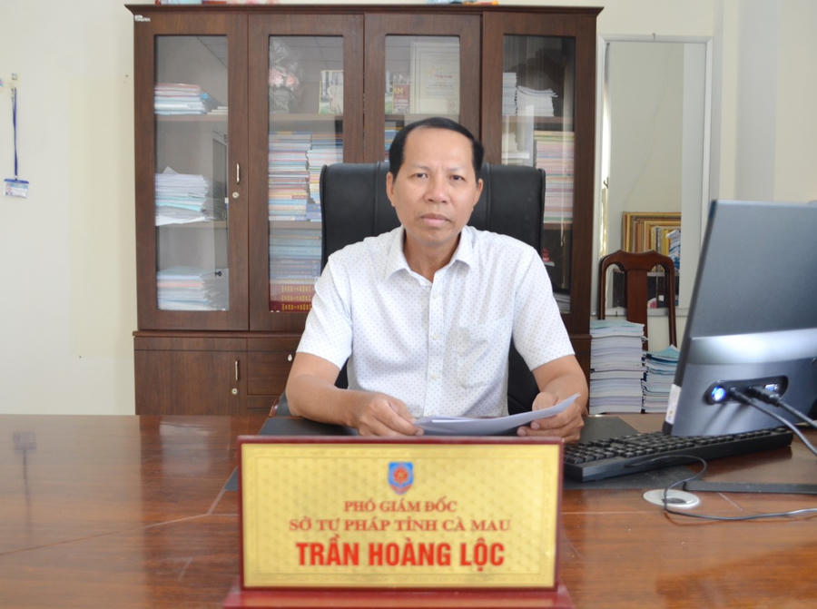 Ông Trần Hoàng Lộc – Phó Giám đốc Sở Tư pháp Cà Mau cho rằng, cùng với việc sắp xếp bộ máy, cần đặc biệt chú trọng củng cố chất lượng đội ngũ công chức cơ sở, nhất là nâng cao năng lực pháp lý – đây là yêu cầu cấp thiết hiện nay.