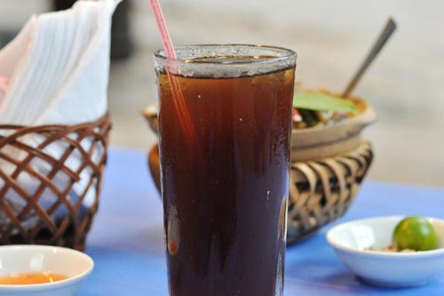 Không nên cho trẻ uống nước nhân trần vì chúng rất ít chất dinh dưỡng. Ảnh: minh họa
