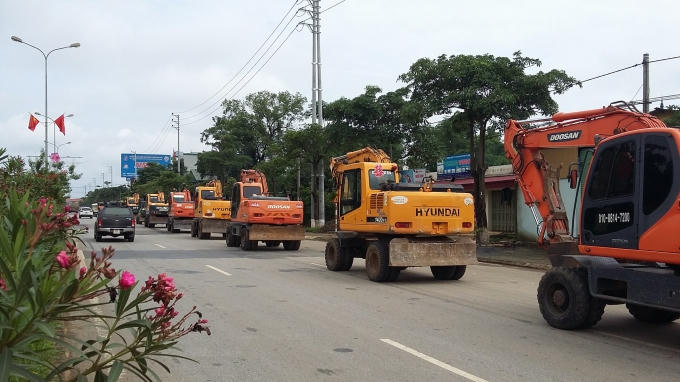 Sơn La: Ch&uacute; rể g&acirc;y cho&aacute;ng khi đ&oacute;n d&acirc;u bằng 20 m&aacute;y x&uacute;c