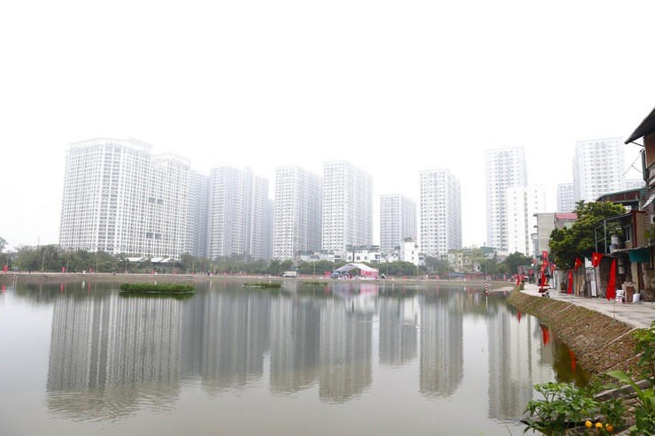 Ao cá Bác Hồ được cải tạo, chỉnh trang sạch đẹp tạo điểm nhấn cho khu vực.