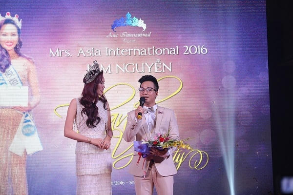 Trốn vợ, B&igrave;nh Minh s&aacute;nh đ&ocirc;i c&ugrave;ng Hoa hậu Qu&yacute; b&agrave; Kim Nguyễn