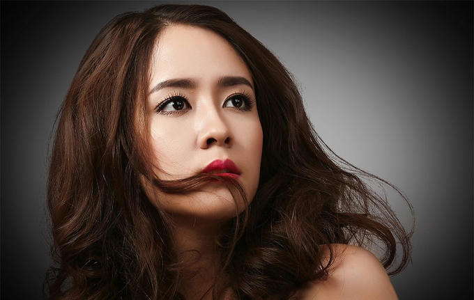 Diễn viên Thùy Dương sinh năm 1988. Cô từng đóng Hoa nở trái mùa, Nơi ẩn nấp bình yên. Trong Người phán xử, cô vào vai Quyên - bạn gái cũ của Lê Thành. Quyên đã có gia đình nhưng vẫn vương vấn tình cũ, khiến Lê Thành gặp nhiều rắc rối. Nhiều khán giả nhận xét nhân vật của Thùy Dương không nhiều đất diễn. Ngoài đời, Thùy Dương từng trải qua một cuộc hôn nhân, hiện cô làm mẹ đơn thân.