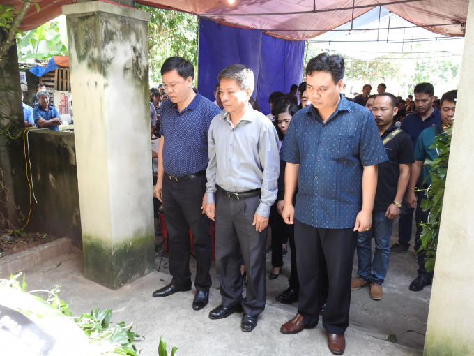 Lễ tang phóng viên Đinh Hữu Dư: Truy tặng Bằng khen trong nước mắt