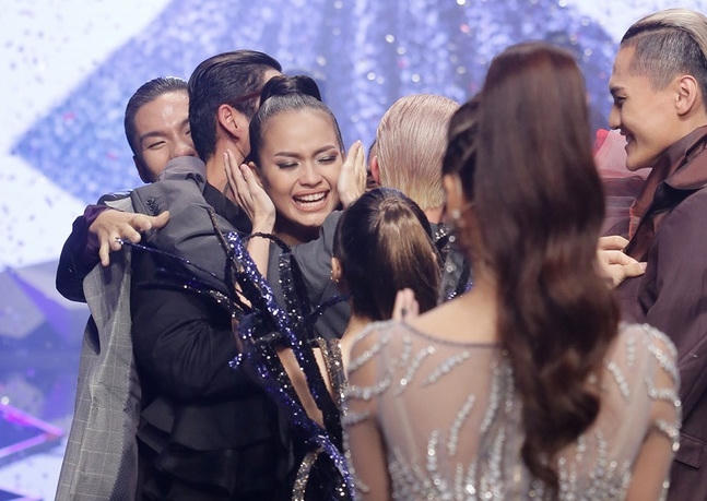 Cuối cùng, mọi sự cố gắng của cô đã được đền đáp xứng đáng khi cô được gọi tên ở ngôi vị cao nhất của mùa giải năm nay. 