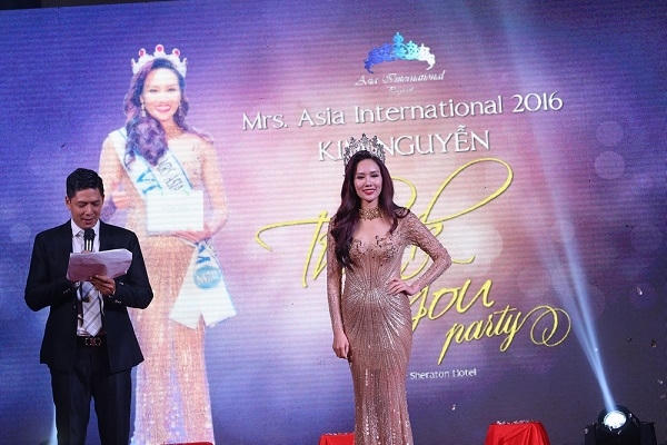 Trốn vợ, B&igrave;nh Minh s&aacute;nh đ&ocirc;i c&ugrave;ng Hoa hậu Qu&yacute; b&agrave; Kim Nguyễn