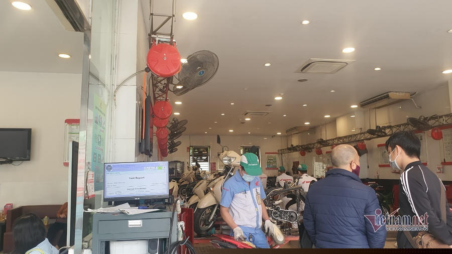 Máy tính hiển thị thông số đo kiểm khí thải