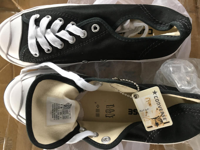 Bắt giữ l&ocirc; h&agrave;ng khủng chứa trong 12 Container