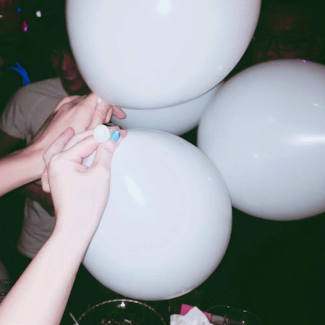 Sử dụng nhiều bóng cười có thể gây chóng mặt, tổn thương não, ảnh hưởng xấu tới khả năng phán đoán, thậm chí đột quỵ. Ảnh: minh họa