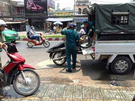 Đến khoảng 11 giờ 30 cùng ngày, hiện trường vụ việc cơ bản đã được giải quyết.