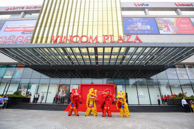 Các TTTM Vincom Plaza được thiết kế sang trọng, hiện đại – là điểm nhấn kiến trúc của thành phố