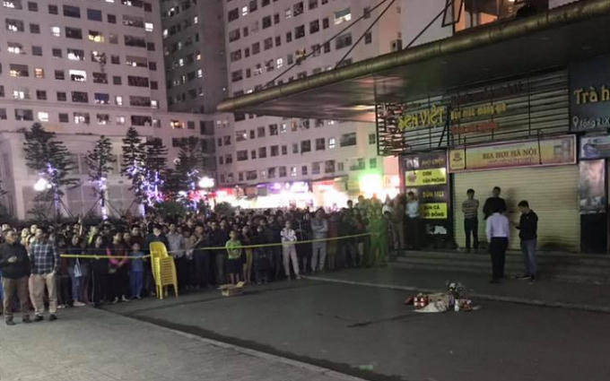 Lực lượng chức năng Công an phường sở tại cũng đã nhanh chóng có mặt phong tỏa hiện trường, điều tra vụ việc.