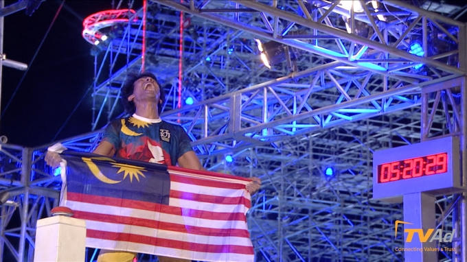 Một lần nữa lá cờ Malaysia cùng Mad Redho tung bay trên đỉnh chiến thắng.