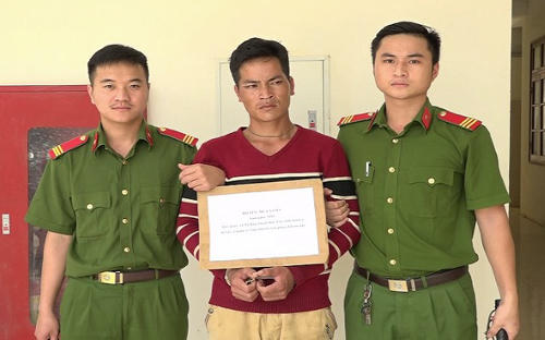 M&ugrave;a A Ch&agrave; bị bắt c&ugrave;ng tang vật ma t&uacute;y (Ảnh: C&ocirc;ng an Thanh H&oacute;a)