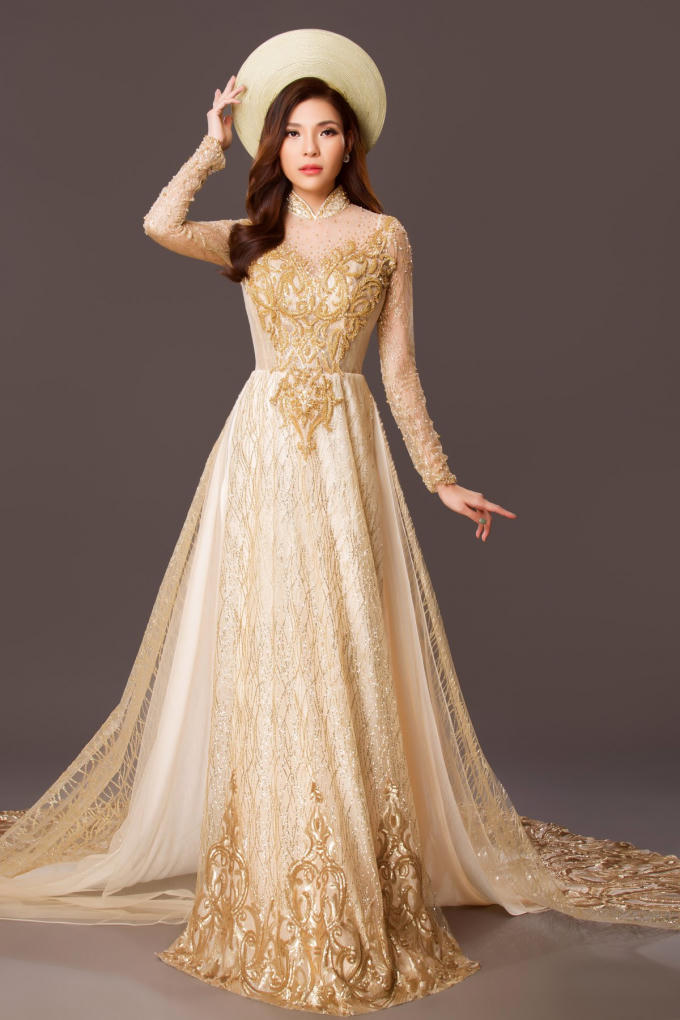 Thúy Diễm rạng ngời, khoe dáng cuốn hút sau sinh trong tà áo dài Minh Châu