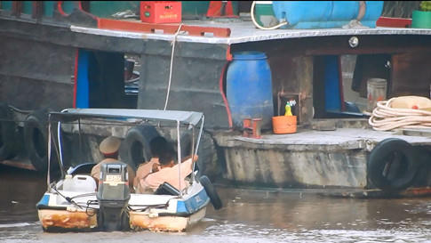 &lsquo;Luật ngầm&rsquo; tr&ecirc;n s&ocirc;ng Đồng Nai