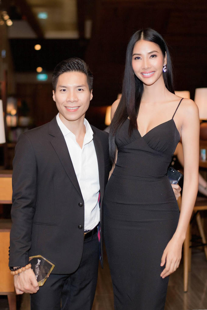 Á hậu Hoàng Thùy dịu dàng nữ tính tham dự sự kiện sau màn hóa thân Cinderella đầy ấn tượng