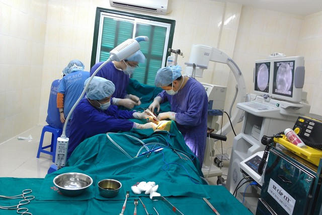 Hình ảnh ca phẫu thuật này tại khoa Phẫu thuật tim mạch, Bệnh viện Việt Đức.