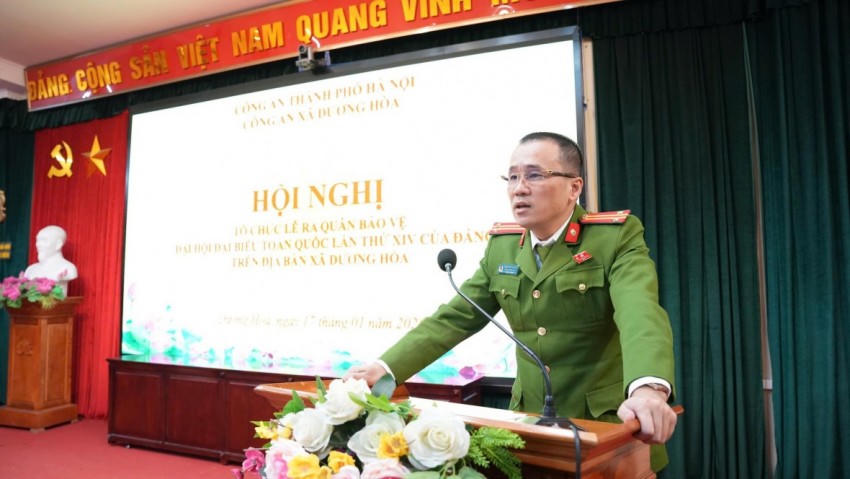 Trung Tá Trần Nhật Quang – Uỷ viên BTV Đảng uỷ, Trưởng Công an xã phát biểu tại Lễ xuất quân bảo vệ Đại hội XIV của Đảng.