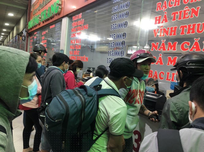  ... nhiều người chán nản vì không mua được vé