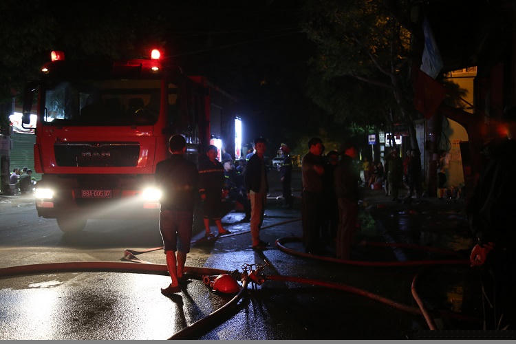 Lực lượng chức năng có mặt ở hiện trường.