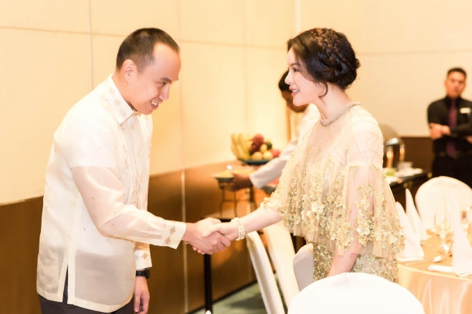 Lý Nhã Kỳ được ngợi khen có vẻ đẹp quý phái, hoàng gia