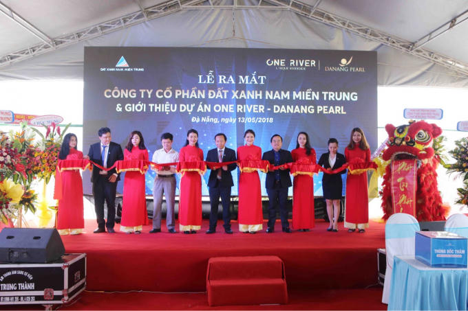 C ắt băng khánh thành thương hiệu Đất Xanh Nam Miền Trung.