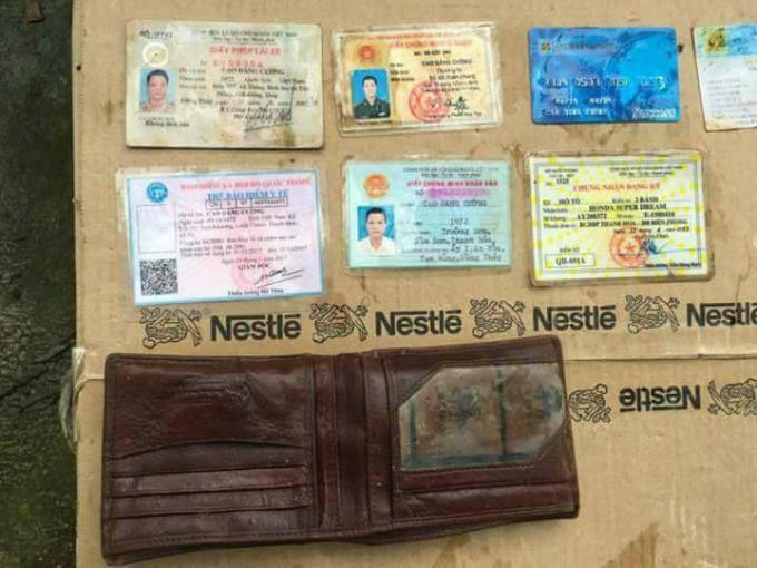 Ví và giấy tờ cá nhân của Thượng tá Cường