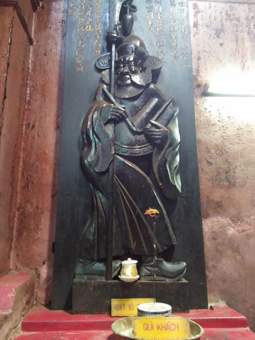Bức chạm gỗ Hoạt vô thường.