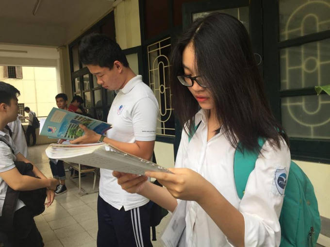 Gần 900.000 thí sinh bước vào buổi thi THPT quốc gia đầu tiên