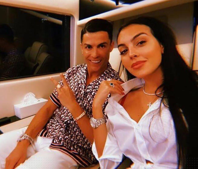 Cristiano Ronaldo và bạn gái gợi cảm đi nghỉ ở Dubai - ảnh 4