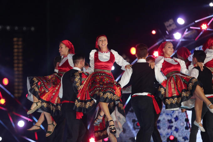 Điệu múa dân gian Bồ Đào Nha rộn ràng, quyến rũ được gửi tới khán giả.