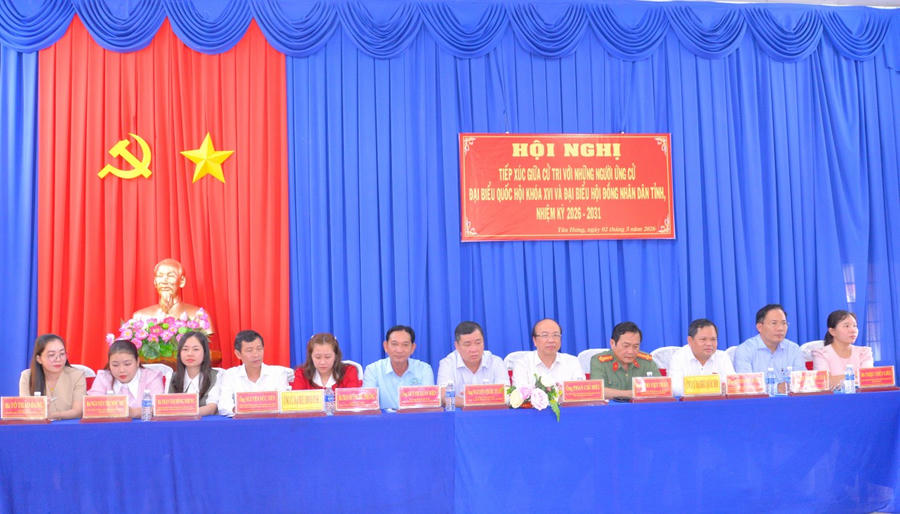 Ứng cử viên ĐBQH và đại biểu HĐND tỉnh Cà Mau dự Hội nghị tiếp xúc cử tri.