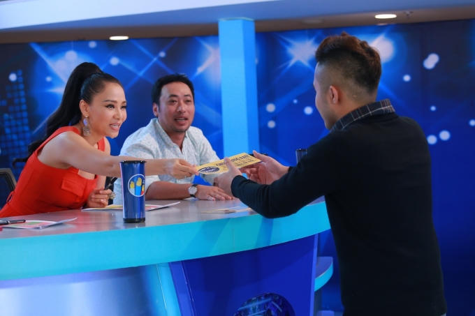 Vietnam Idol: Cô nhân viên casino Hoài Thu khiến ca sĩ Bằng Kiều ngẩn ngơ