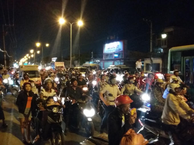 Quốc lộ 1K kẹt xe nghiêm trọng.